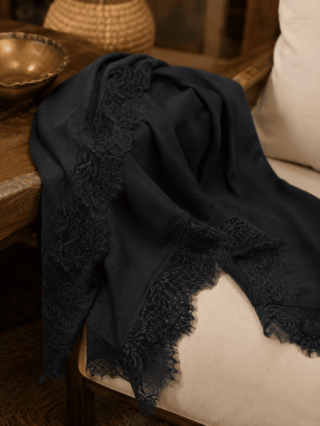 Modal Lace Hijab — Two-Tone Contrast Lace, Color Statement Collection — Modal Lace hijab, 100 pcs MOQ, OEM/ODM wholesale | QIUYAN